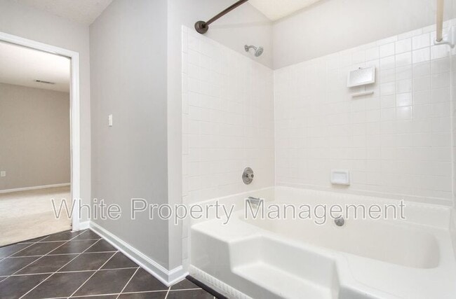 Building Photo - 2555 Stockbridge Dr