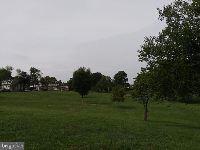 Building Photo - 2617 Lindsay St