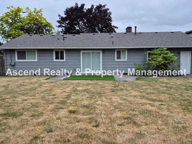 Building Photo - Available Now Prime Terra Linda Location One Level Home Large Fenced Yard & Attached Garage Walk ...