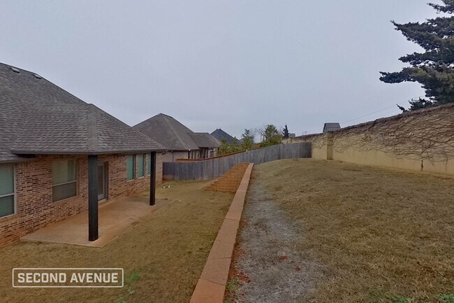 Building Photo - LIMITED TIME: $998 off second month’s rent...