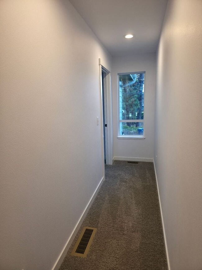 Building Photo - E. 38th Avenue Duplex&#39;s