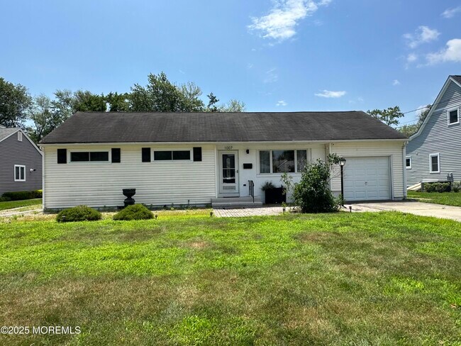 Building Photo - 1007 Shore Rd