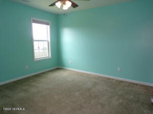 Building Photo - 4 Bedroom 2.5 Bathroom home located in Carolina Subdivision