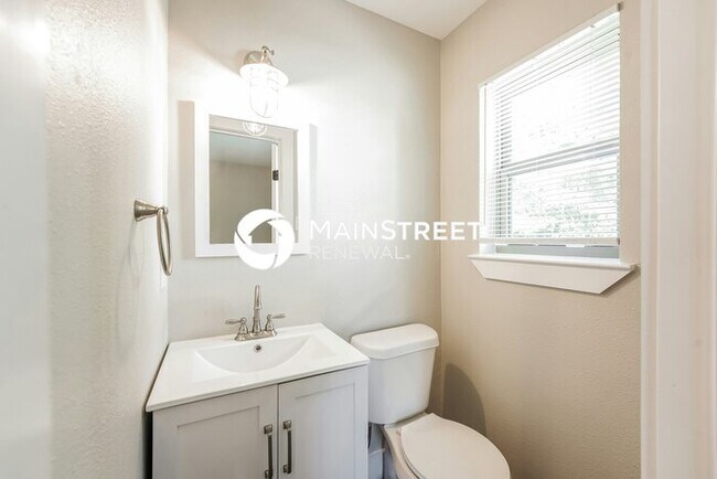 Building Photo - 4 Bedroom Pet-Friendly Home in Mesquite, TX with Main Street Renewal