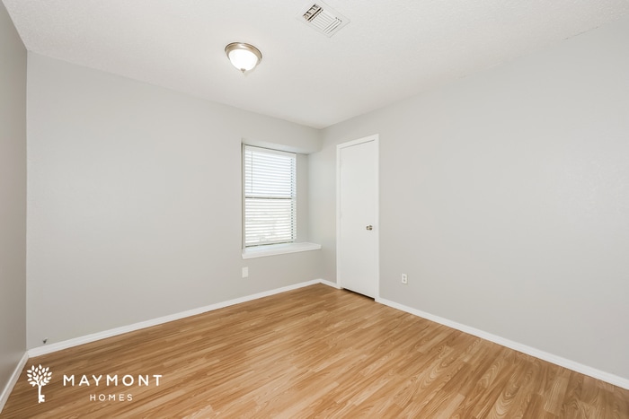 Building Photo - 6406 Mercedes Dr