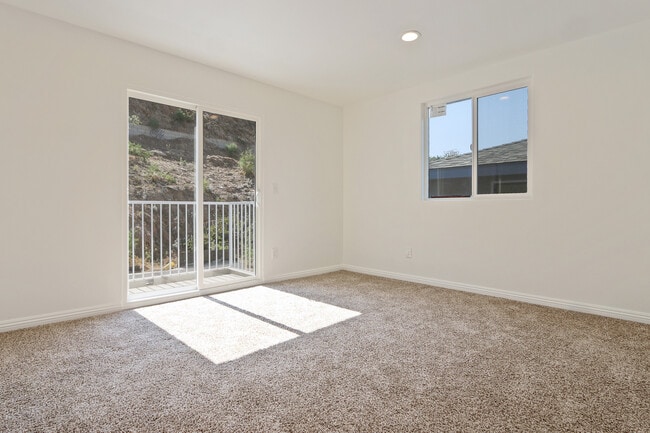 Building Photo - 827 N Brannick Ave