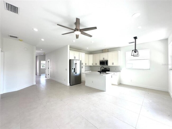 Building Photo - 26127 Northern Cross Rd