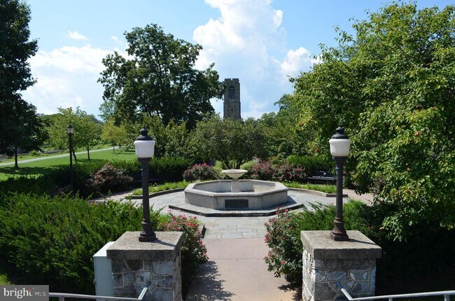 Building Photo - 313 N Market St