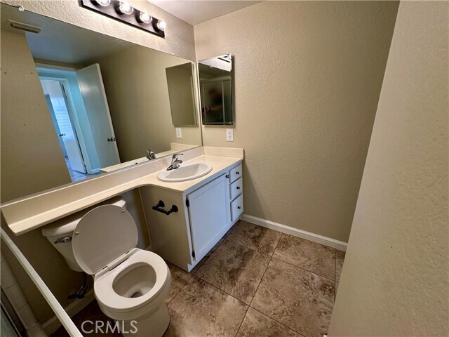 Building Photo - 3680 N Live Oak Ave