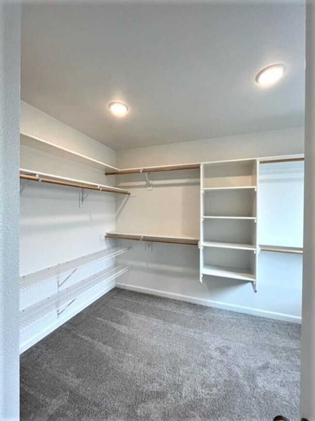 Building Photo - 4 Bedroom 2.5 Bath Home Carlton OR