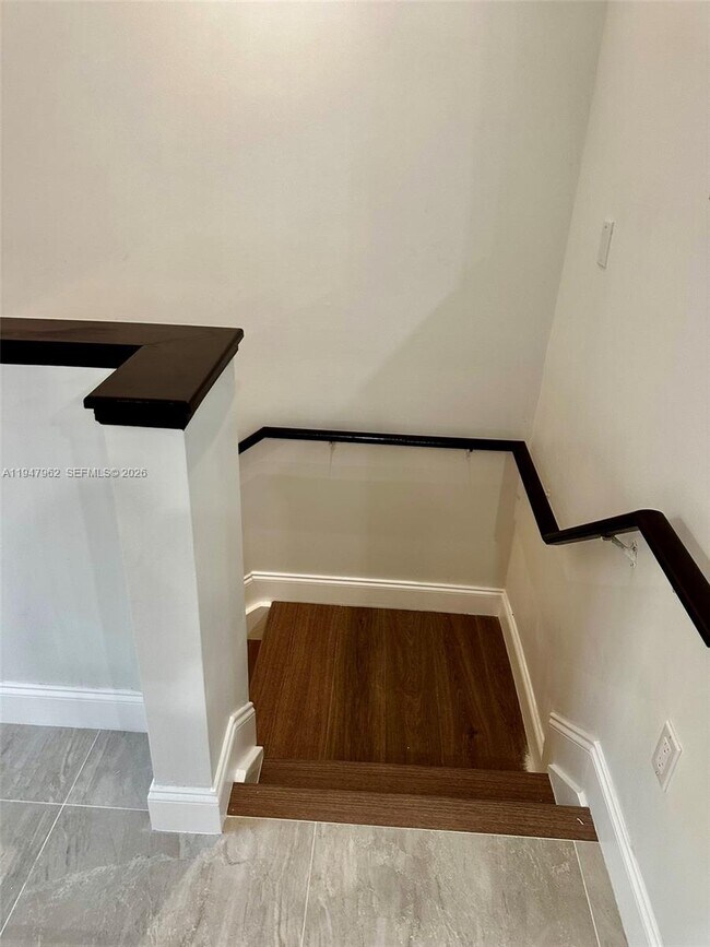 Building Photo - 2941 NE 185th St