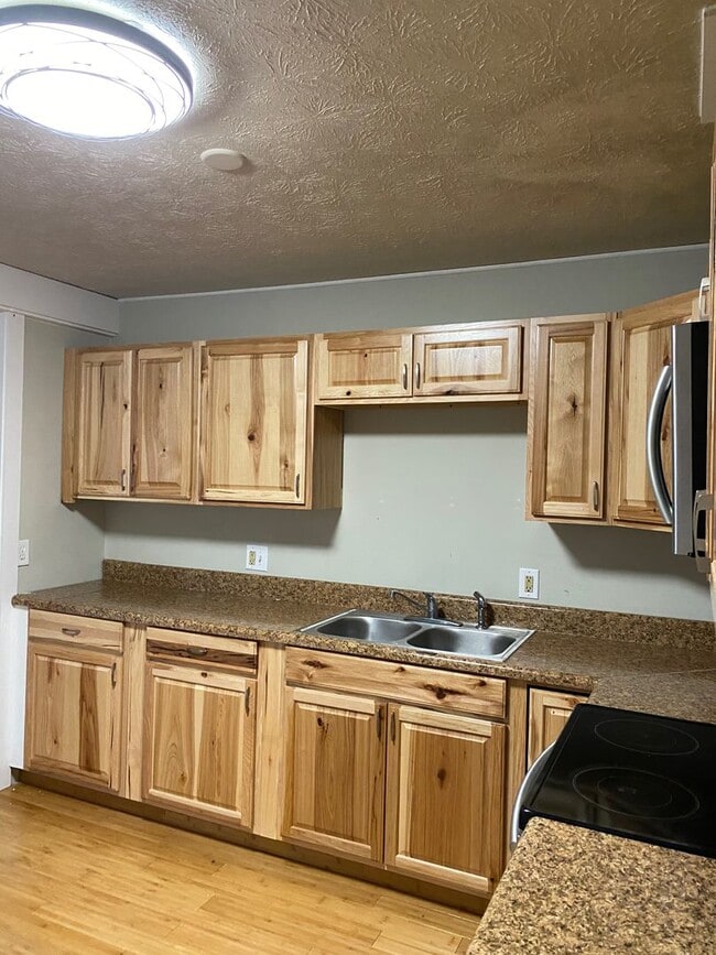 Building Photo - 5 Bedroom, 2.5 Bathroom house, Super convenient location! Arden