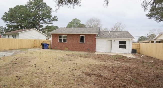 Building Photo - Beautifully Renovated Ranch-Style Home in ...