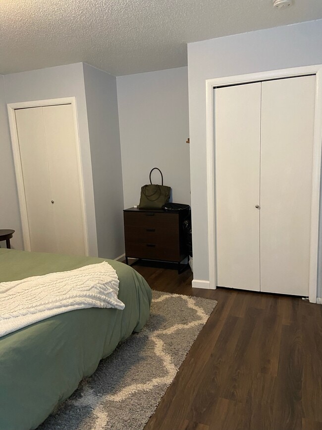 Building Photo - 2131 Cedar Ln