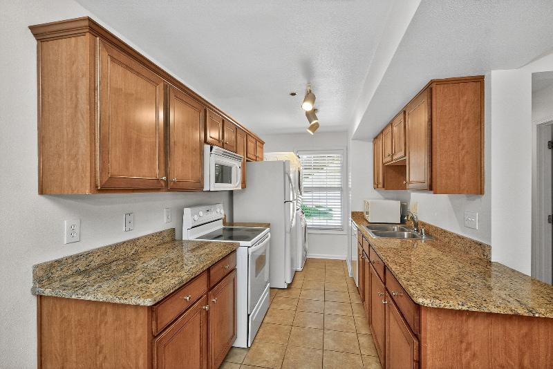 Building Photo - 858 Malabu Dr