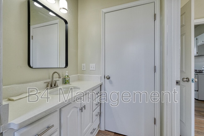 Building Photo - 555 W Peachtree St