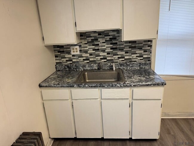 Building Photo - 530 Naylor Rd