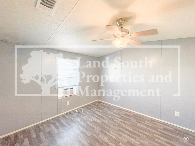 Building Photo - 425 Longfellow Blvd