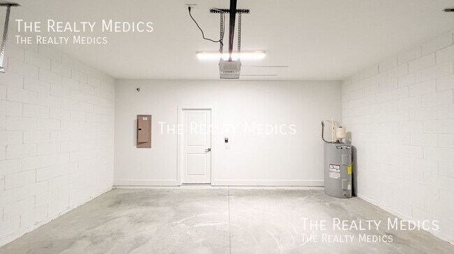 Building Photo - 256 Gladiola Ct