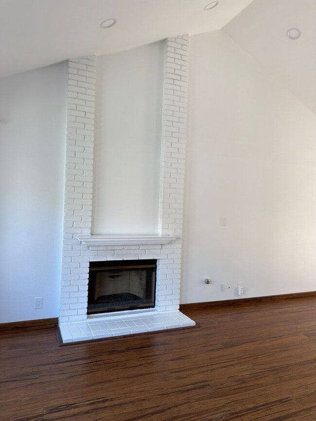 Building Photo - 3 BEDROOM ELEGANCE IN MISSION VIEJO'S PRESTIGIOUS CALIFORNIA COLONY