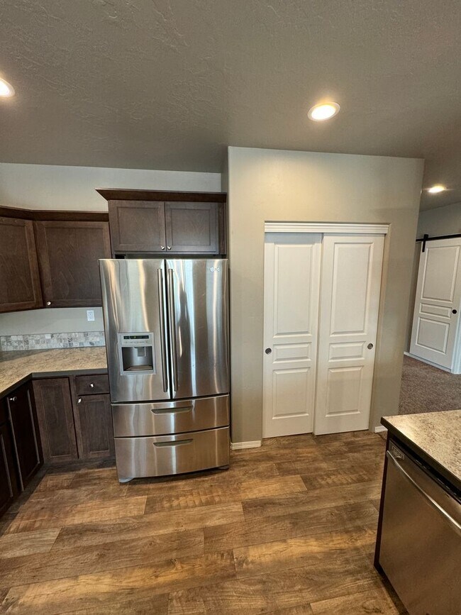 Building Photo - Charming 3-bedroom, 2-bathroom home locate...