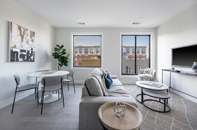 Building Photo - 156 Liverpool St