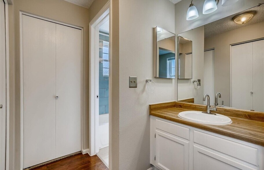 Building Photo - 5565 W 76th Ave