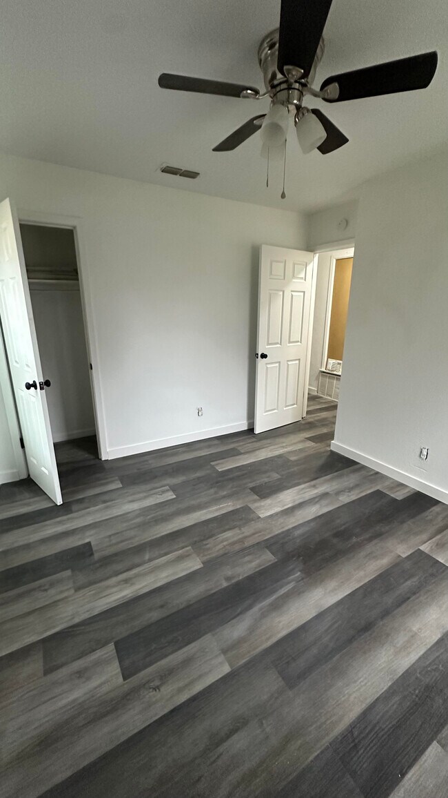 Building Photo - 5282 Questa Dr