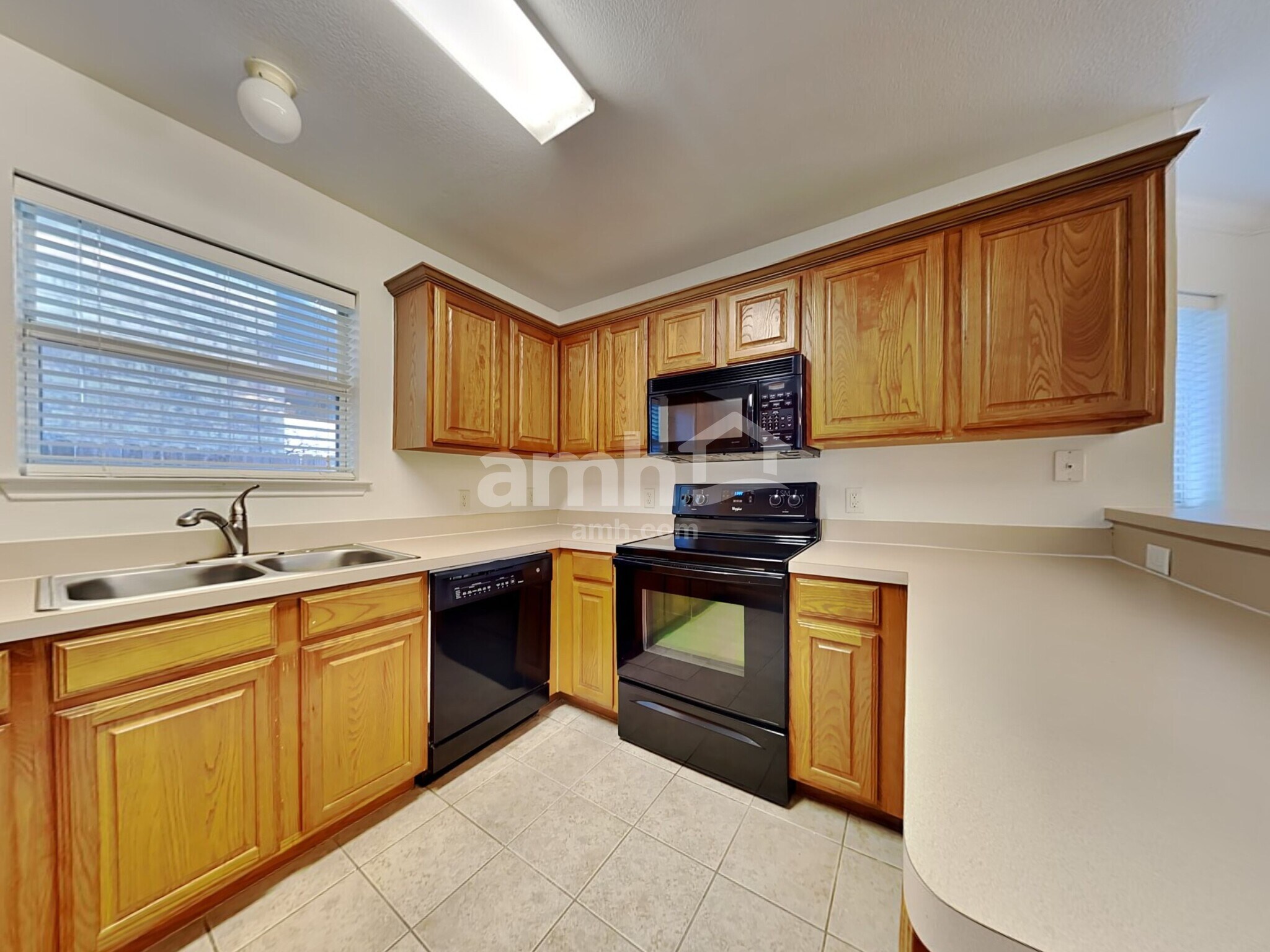 Building Photo - 333 Rock Hill Dr