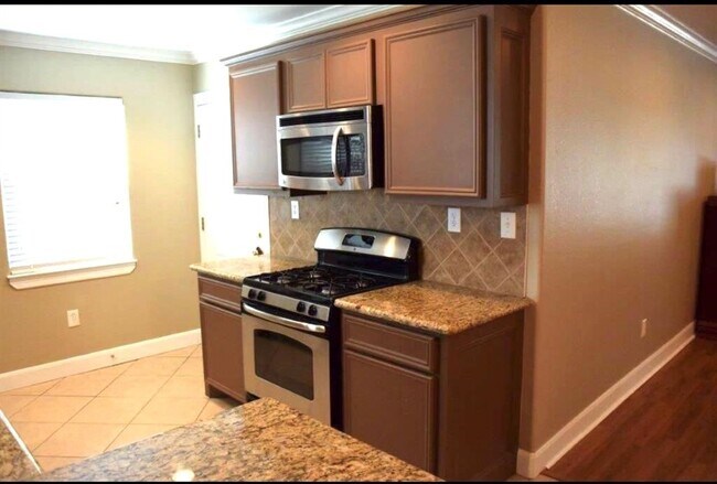 Building Photo - 2009 Neumann Dr