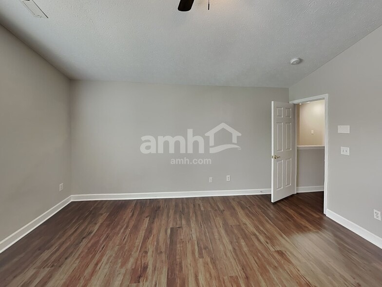 Building Photo - 102 Baker Springs Ln