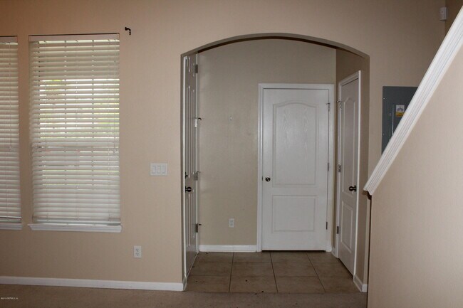 Building Photo - 625 Oakleaf Plantation Pkwy