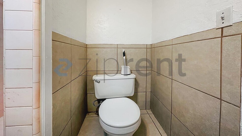 Building Photo - 3634 E Madison Ave