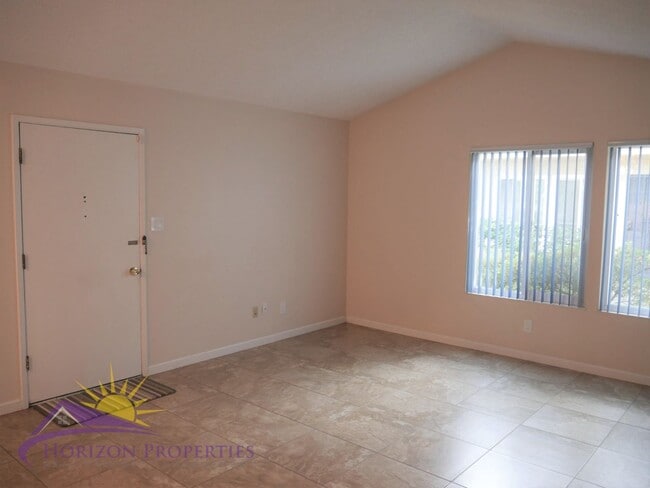 Building Photo - Cozy 2 Bed 1 Bath 897 Sq. Ft. Sacramento C...