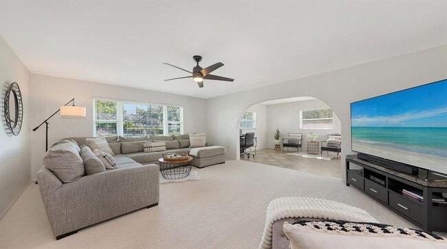 Building Photo - 6717 Roxbury Dr