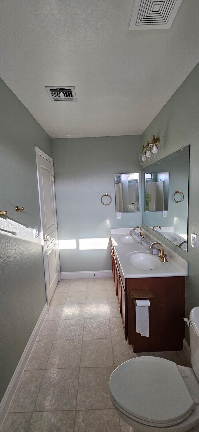 Building Photo - 21351 E Nightingale Rd