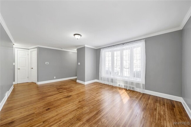 Building Photo - 206 Wrexham Ct N