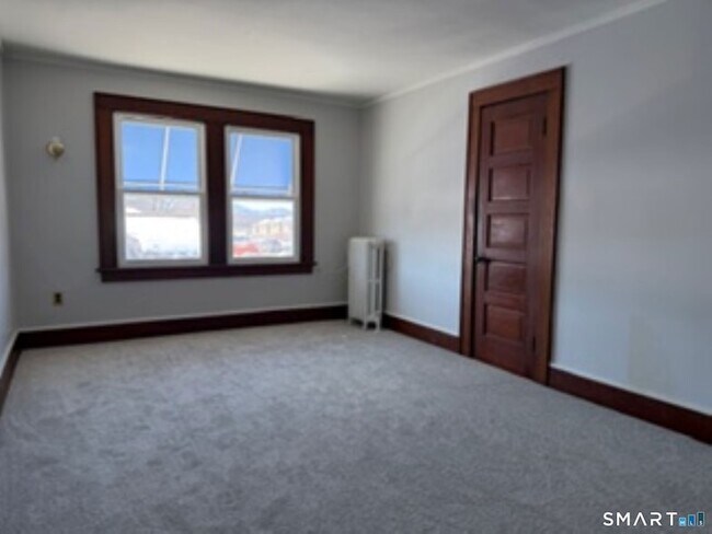 Building Photo - 252 Main St