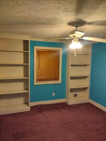 Building Photo - 4414 Housworth Dr