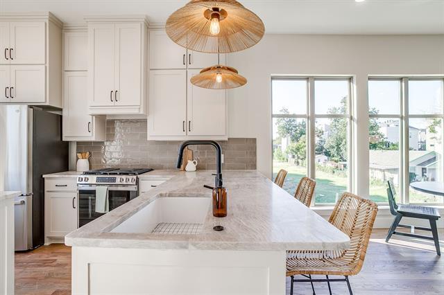 Building Photo - 302 Foch St