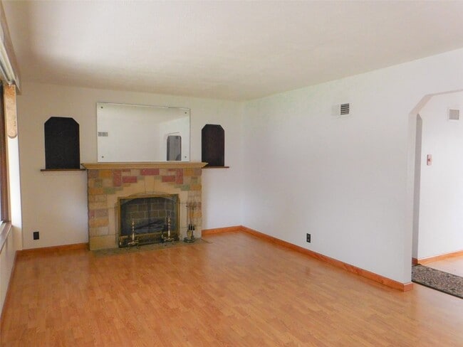 Building Photo - 2031 Ranchdale Dr