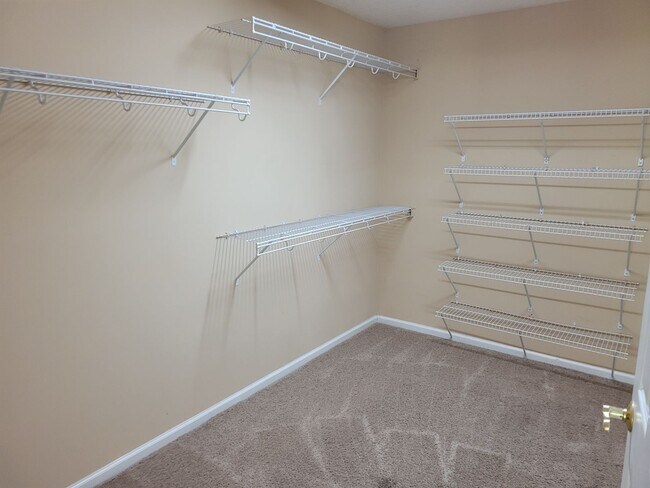 Building Photo - ***TWO WEEKS FREE*** Spacious 3 bed 2 bath Home for rent!