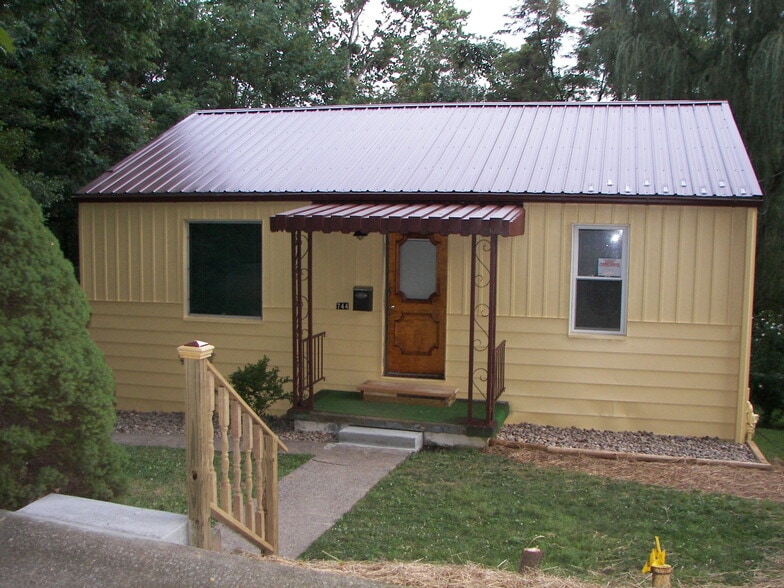 Primary Photo - 744 Astor Ave