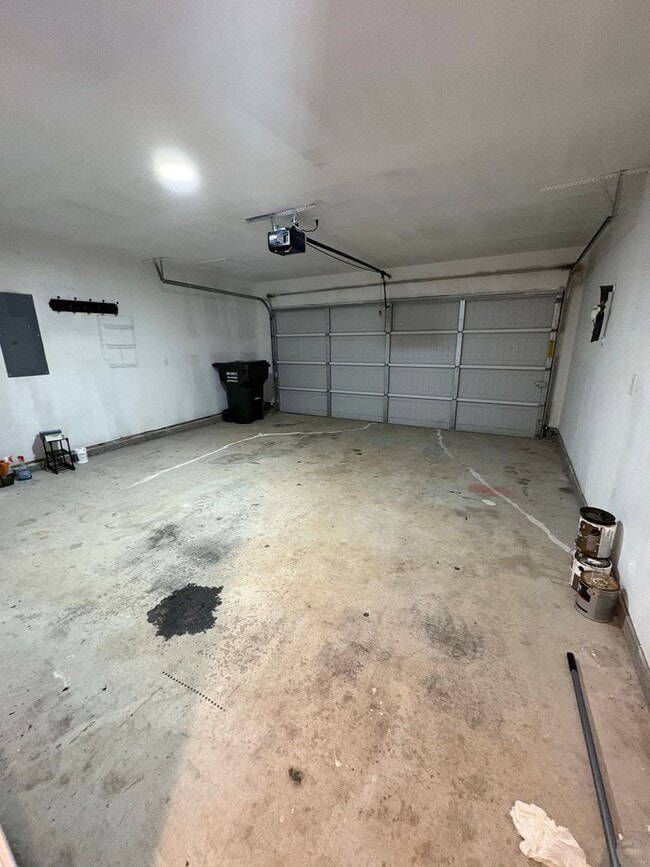 Building Photo - 4 Bedroom 2.5 Bath Home in Woodruff Near B...