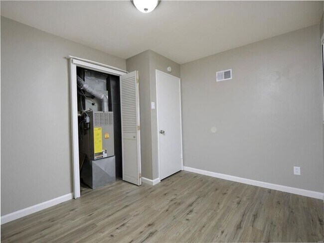 Building Photo - Welcome to 8264 Morganford!