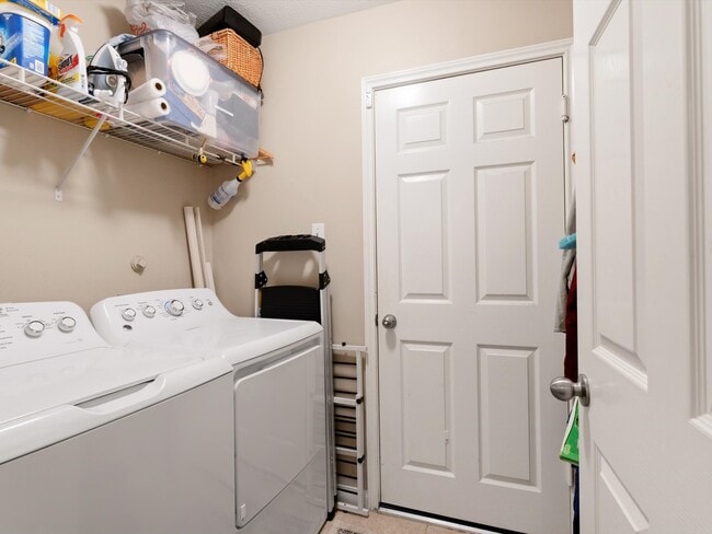 Building Photo - 15811 Sarasam Creek Ct