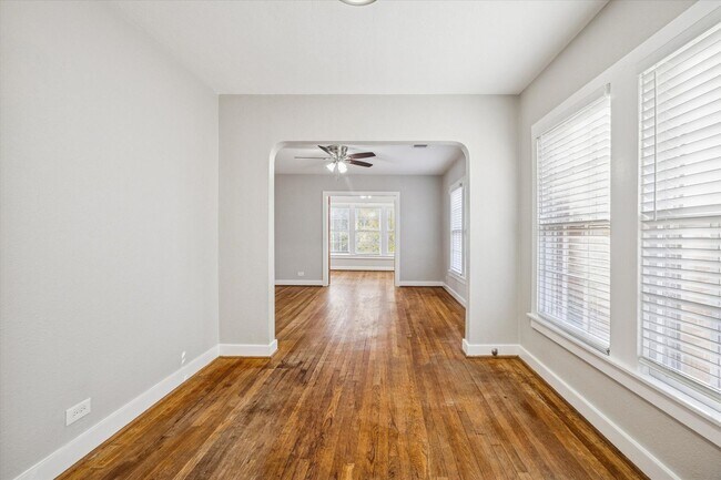 Building Photo - 1810/1812 W. Alabama St Apartments