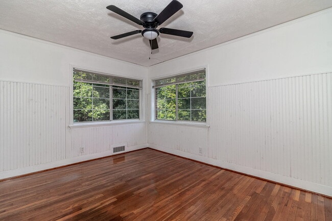 Building Photo - 2113 Cresswell Dr