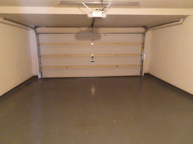 Building Photo - 12860 Tierra Lince Dr