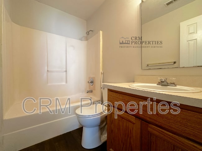 Building Photo - 7202 Parklake Cir